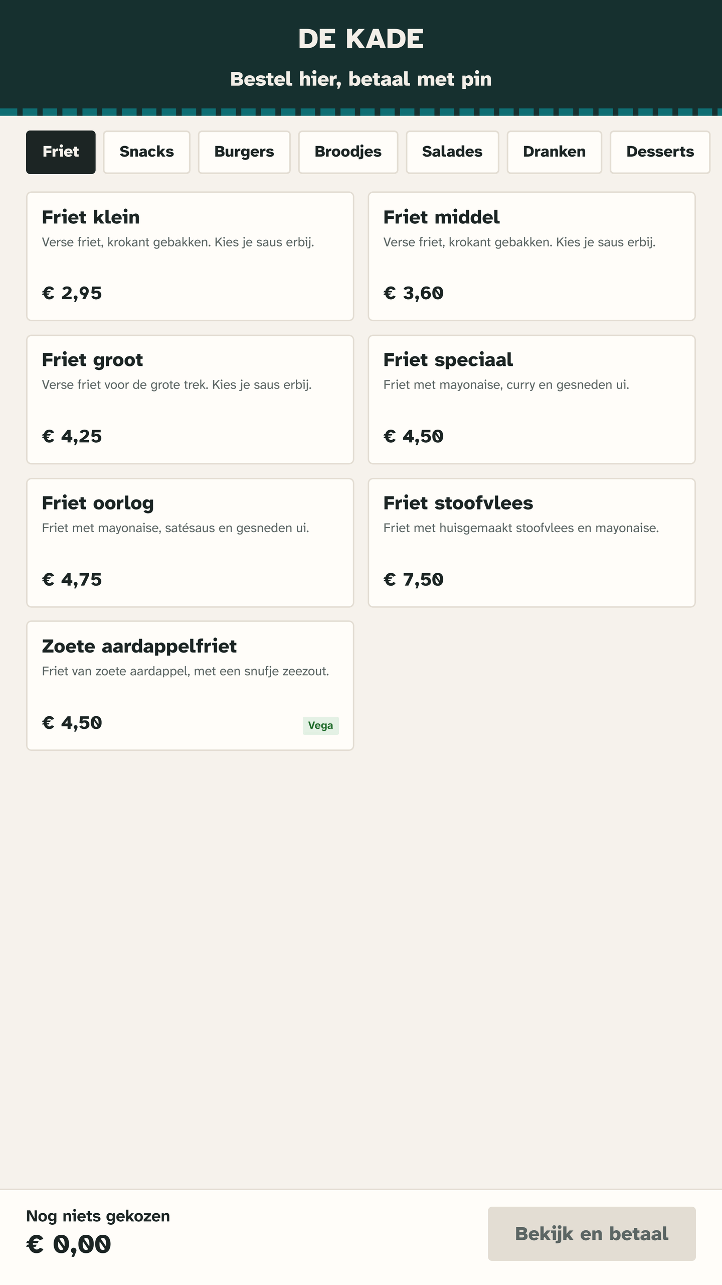 De bestelzuil van De Kade in staande stand: de categorie Friet met de soorten en hun prijzen.